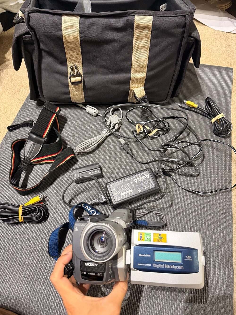 Sony DCR-TRV720 Digital8 Handycam Camcorder Kit with Bag and Accessories